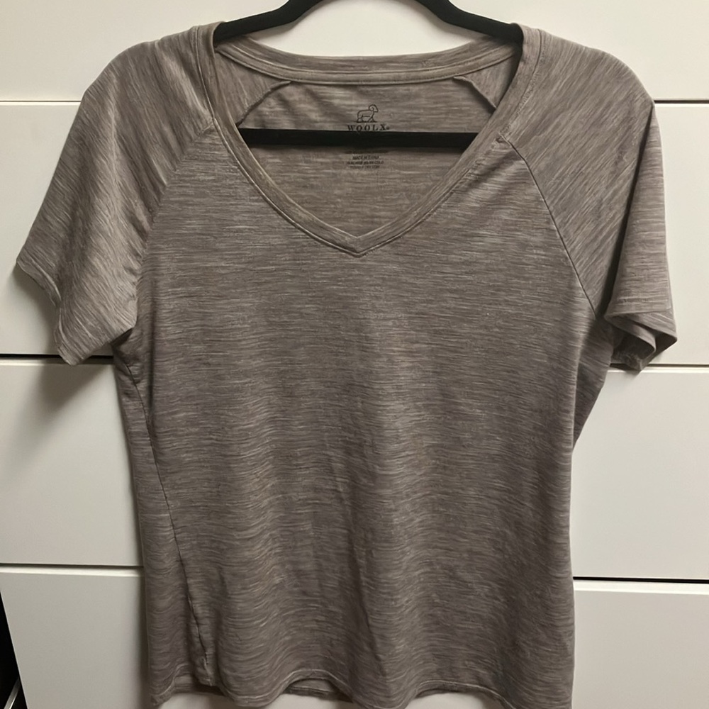 🐏 WoolX Women's Short Sleeve V-Neck Tee in Heather Taupe L 🐏